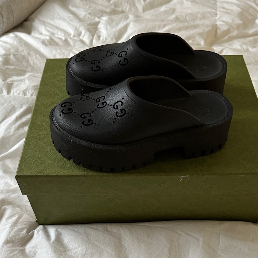 Gucci Black Women's Sandals platform never worn